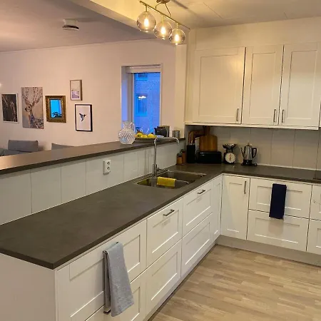 Family Friendly Newly Built Townhouse In Quiet Area Apartment *