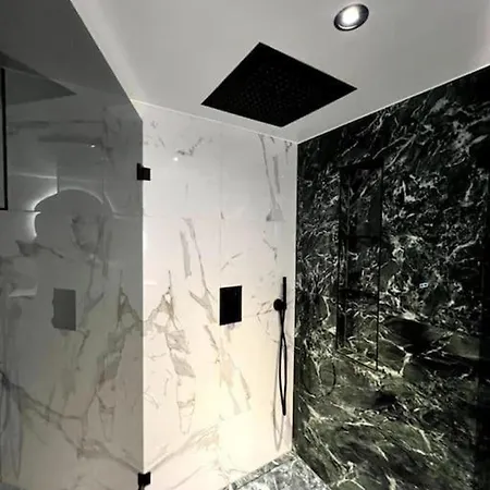 Ultra Lyx Laegenhet/ Nedrevaning *