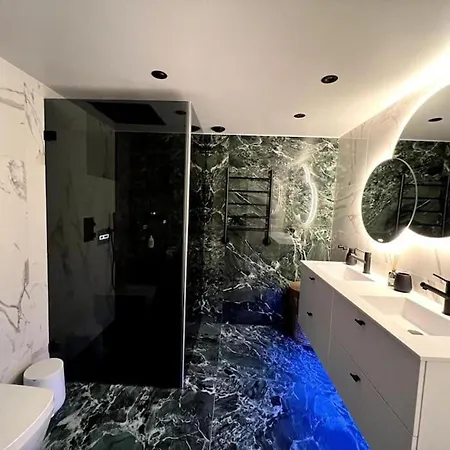 Ultra Lyx Laegenhet/ Nedrevaning *