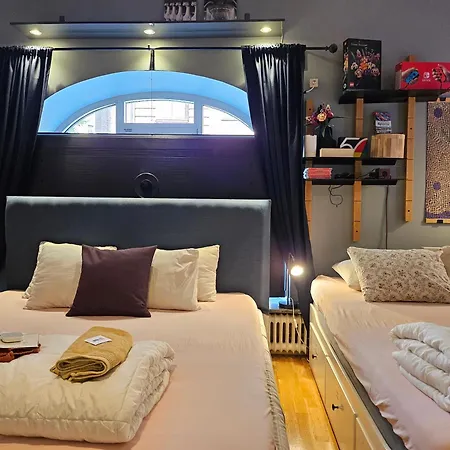 Olof Wijksgatan, by Anna&Jesper Bed & Breakfast 4*
