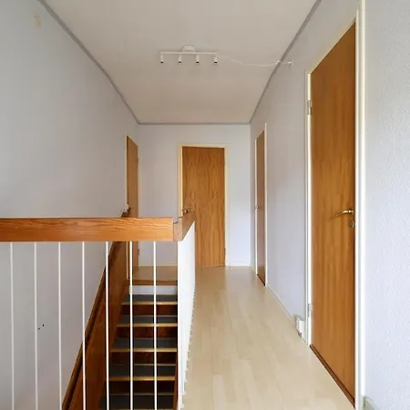 10 Beds, 5 Bedrooms Villa *