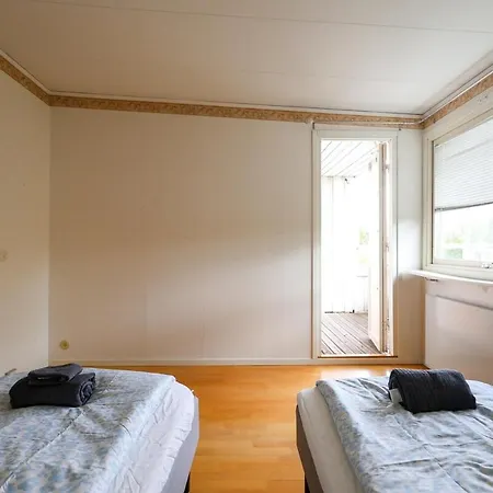 10 Beds, 5 Bedrooms * Gothenburg