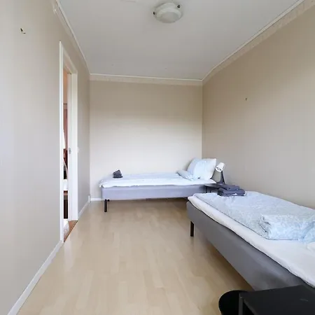 Villa 10 Beds, 5 Bedrooms *