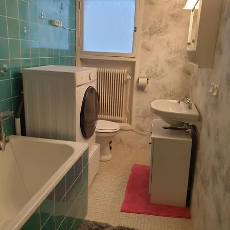 Cozy In 50s 10 Min Tram Ride To