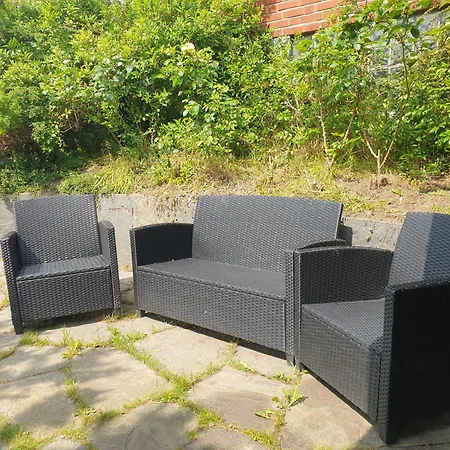 Apartment Cozy In 50s 10 Min Tram Ride To