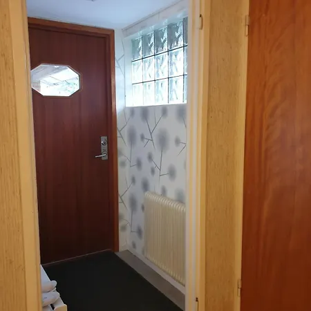 Cozy In 50s 10 Min Tram Ride To Daire Göteborg