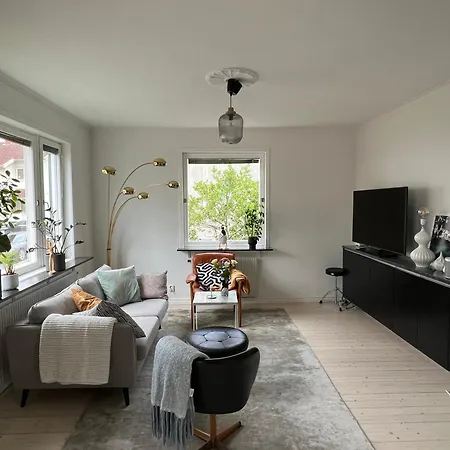 Апартаменты Spacious Three Bed In A Lovely Neighbourhood
