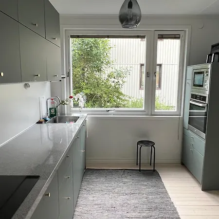Spacious Three Bed In A Lovely Neighbourhood Гётеборг