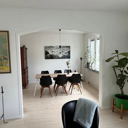 Апартаменты Spacious Three Bed In A Lovely Neighbourhood *