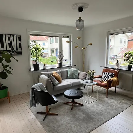 Апартаменты Spacious Three Bed In A Lovely Neighbourhood *
