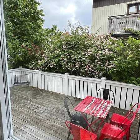 Spacious Three Bed In A Lovely Neighbourhood Апартаменты *