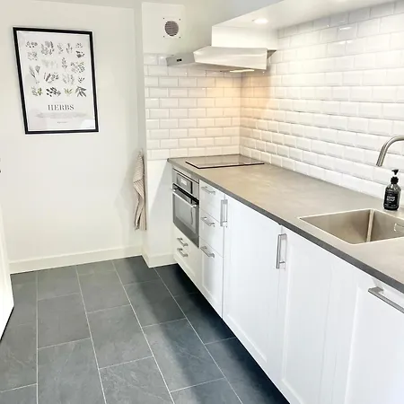 Apartment Modernt Boende, Fri Parkering & Bra Foerbindelser