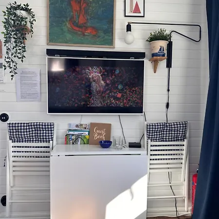 Backstugan - Litet Hus Med Storslaget Laege Vakantiehuis