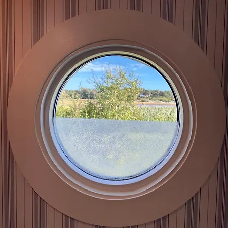 Backstugan - Litet Hus Med Storslaget Laege * 예테보리