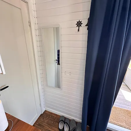 Backstugan - Litet Hus Med Storslaget Laege