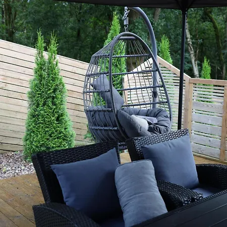 Between The Trees Villa *