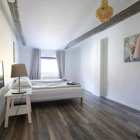 Villa Worker & Families Dream In The Heart Of *