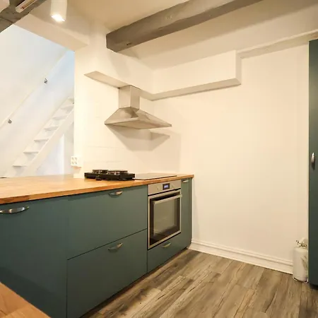 Worker & Families Dream In The Heart Of Villa