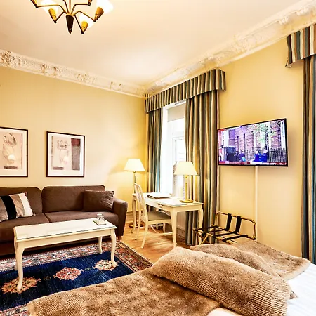 ロイヤル ホテル 3*