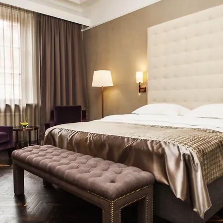 Elite Plaza Hotel 4*