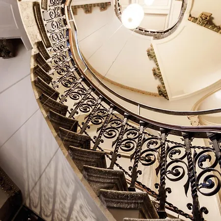 Отель Elite Plaza 4*