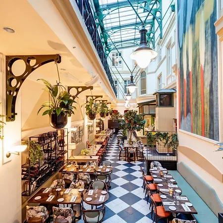 Elite Plaza Hotel 4*