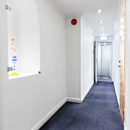 ホテル Center - Sure By Western 3*