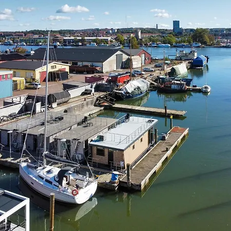 Stunning Ship In With Sauna Bateau-hôtel