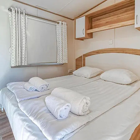 2 Bedroom Lovely In Goeteborgs Tatil Evi *