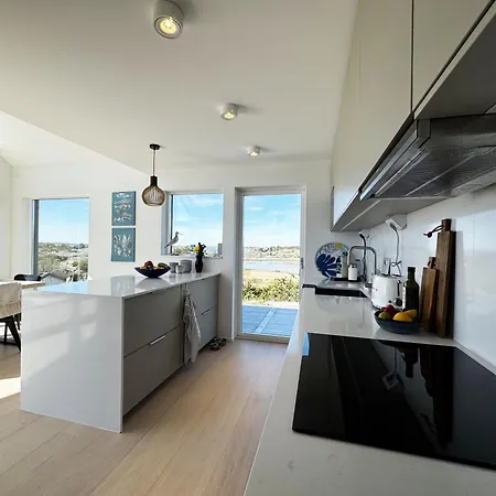 Welcome To A Charming In Vaestra Froelunda Holiday home