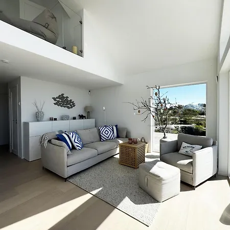 Welcome To A Charming In Vaestra Froelunda Holiday home