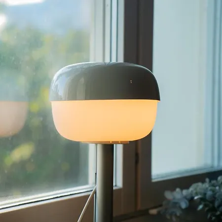 Welcoming Near Cafes, & Tram Lines Apartment *