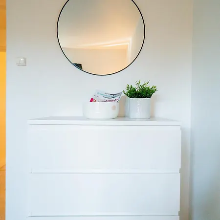 Welcoming Near Cafes, & Tram Lines