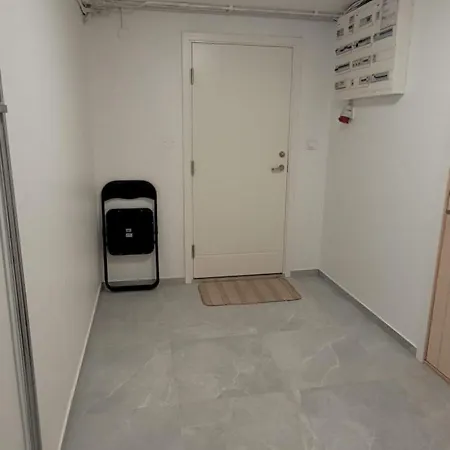 Two Bedroom Modern Near Volvo Cars