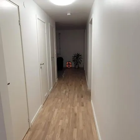 Apartment Two Bedroom Modern Near Volvo Cars Gothenburg