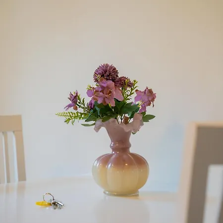 Apartment Welcoming Near Cafes, & Tram Lines Gothenburg