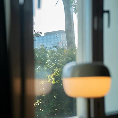 Welcoming Near Cafes, & Tram Lines Apartment