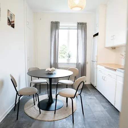 Daire Bright Studio, Tram At The Door By Beyond Stay *