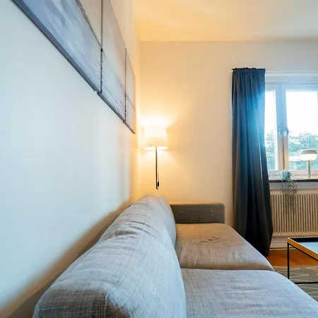 Welcoming Near Cafes, & Tram Lines *