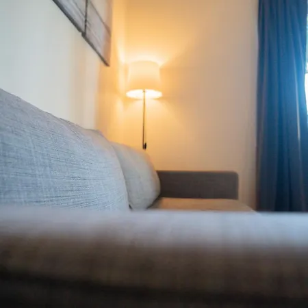 Welcoming Near Cafes, & Tram Lines *