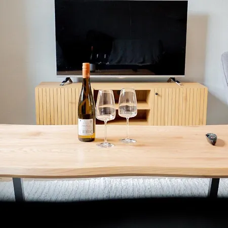 Apartment Stylish, Close To Tram & Shops *