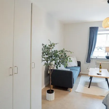 Daire Bright Studio, Tram At The Door By Beyond Stay