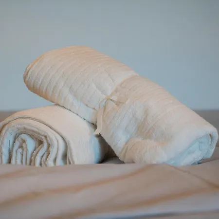 Welcoming Near Cafes, & Tram Lines Гётеборг