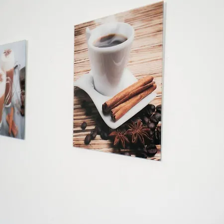 Stylish, Close To Tram & Shops