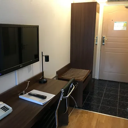 Hotel Apple & Konferens 3*