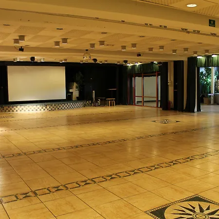Otel Apple & Konferens 3*
