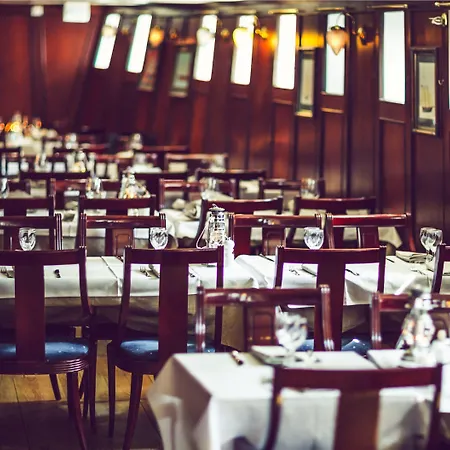 Barken Viking Hotel en barco 3*