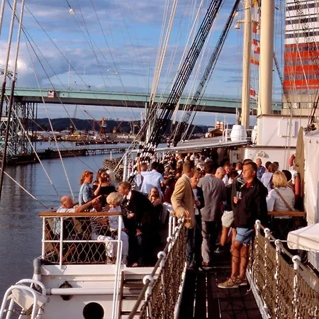 Barken Viking Hotel en barco 3*