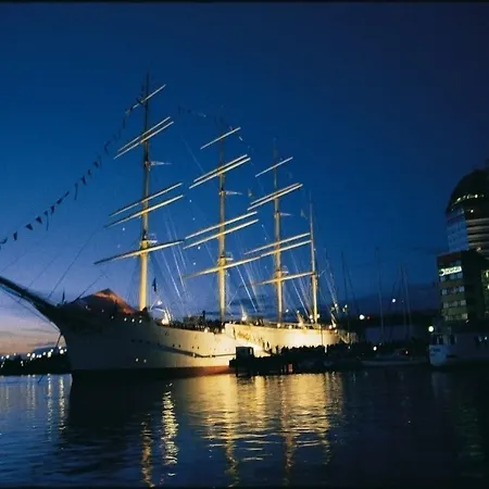 Barken Viking Hotel en barco 3*