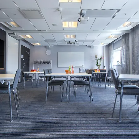 Radisson Blu Riverside מלון 4*